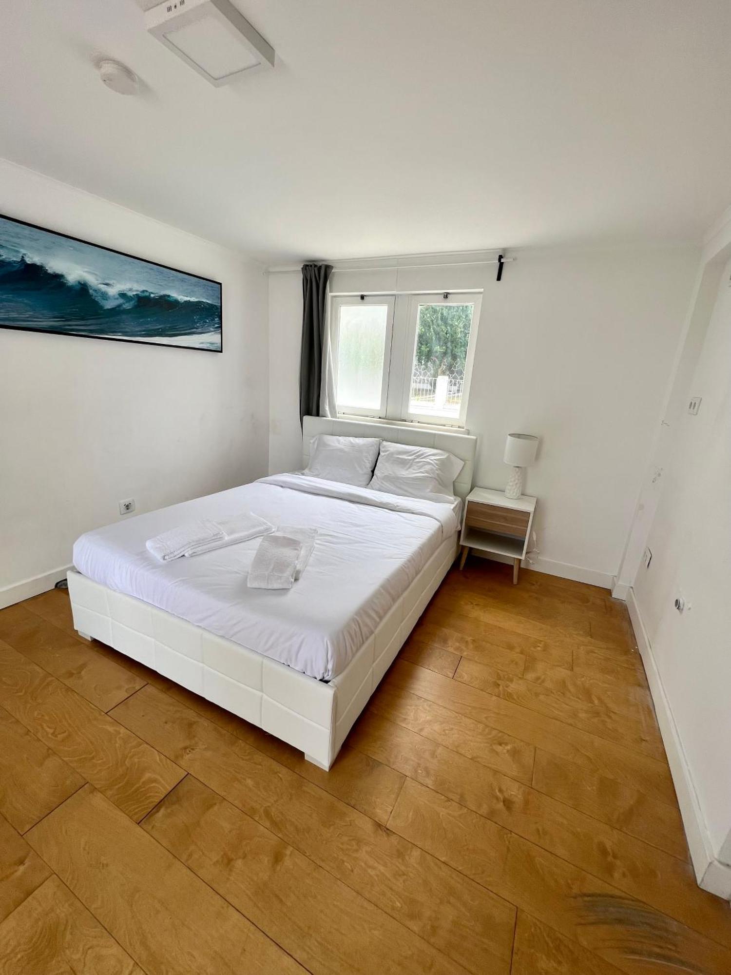 Oeiras Beach Private Room 9 - Double Bedroom With Shared Bathroom & Terrace Zewnętrze zdjęcie