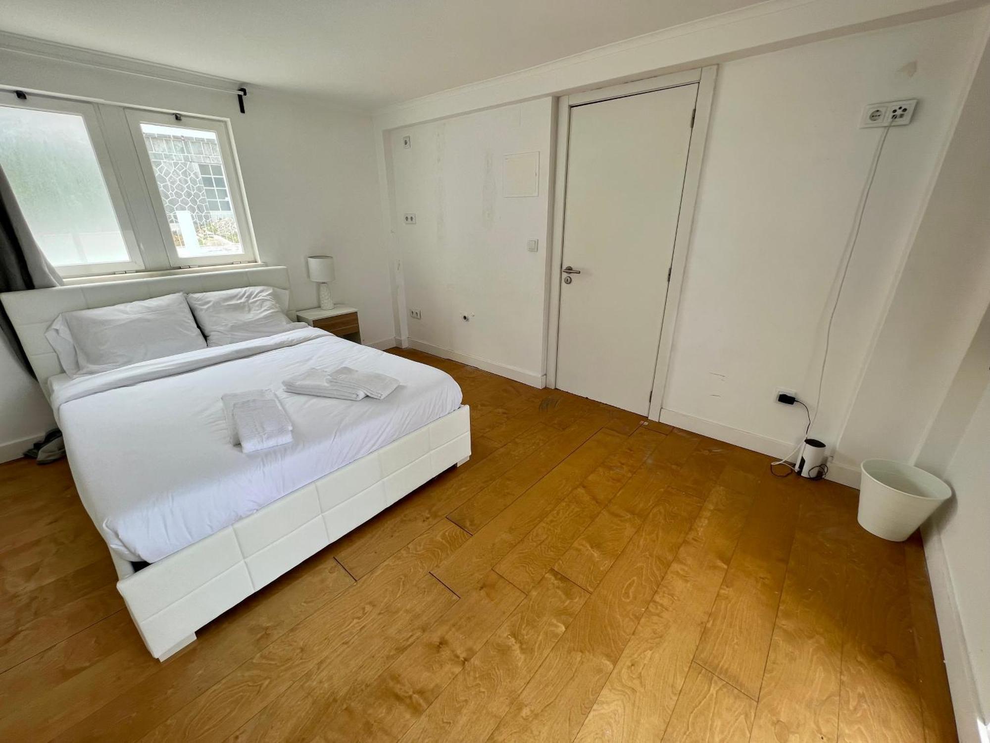 Oeiras Beach Private Room 9 - Double Bedroom With Shared Bathroom & Terrace Zewnętrze zdjęcie